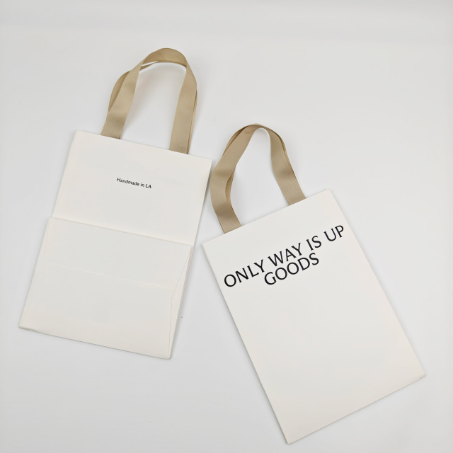 Custom Embossed Logo White Paper Gift Bags Eco-Friendly Premium Cardboard Wholesale Hot Selling Shopping Bags