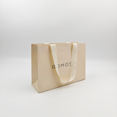 Compostable Christmas Paper Gift Bags Elegant Ribbon Design Cardboard Shopping Bags for Clothing & Candy