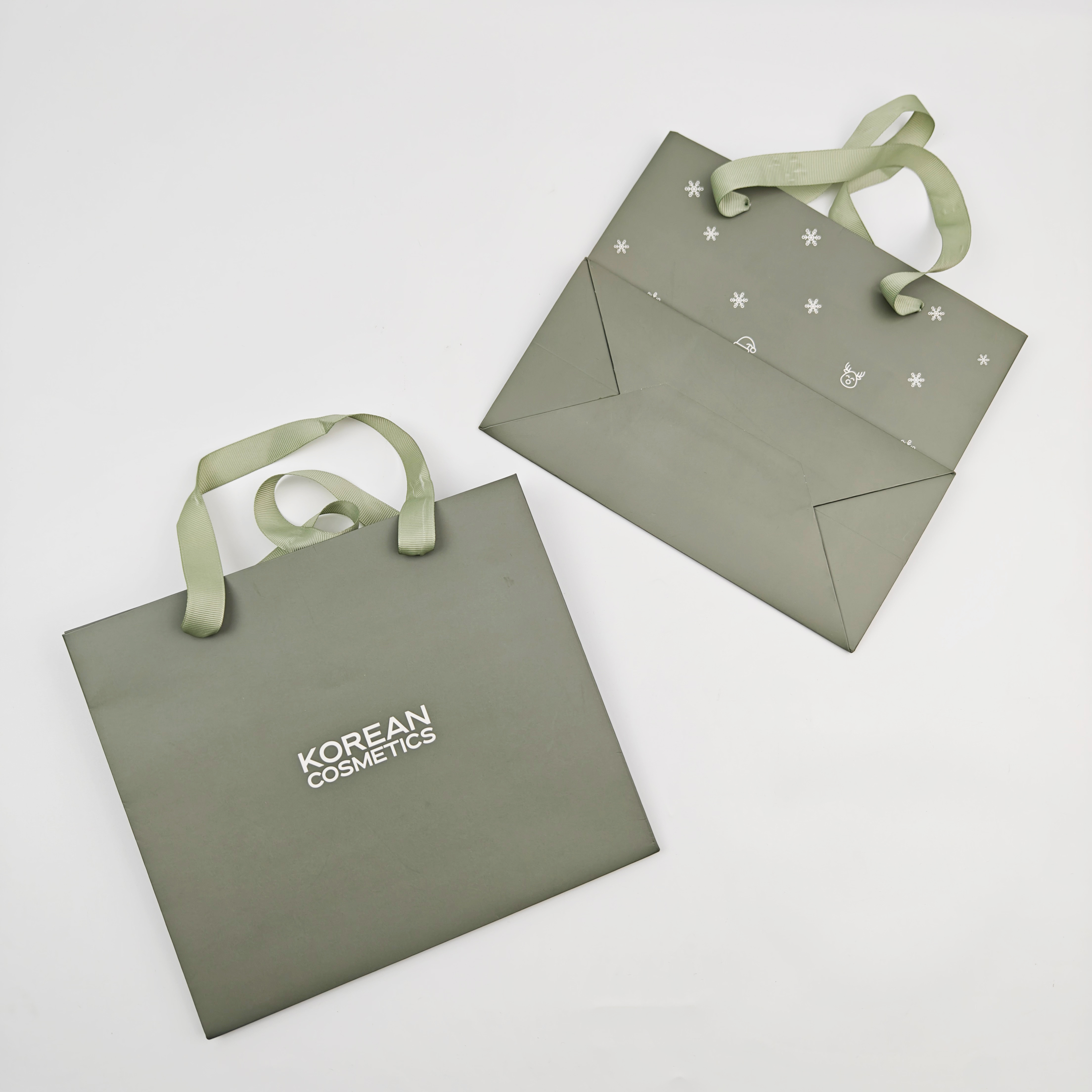 Custom Logo Luxury Green Paper Gift Bags Wholesale Packaging with Your Own Print for Clothing Small Business