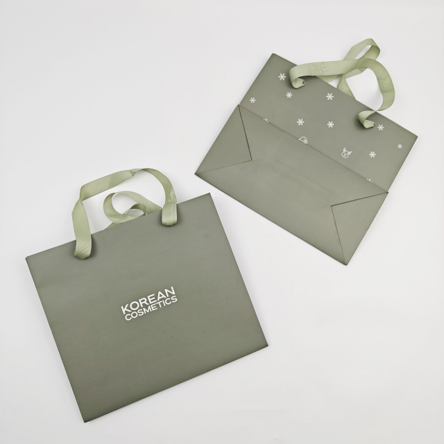 Custom Logo Luxury Green Paper Gift Bags Wholesale Packaging with Your Own Print for Clothing Small Business