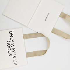 Custom Embossed Logo White Paper Gift Bags Eco-Friendly Premium Cardboard Wholesale Hot Selling Shopping Bags