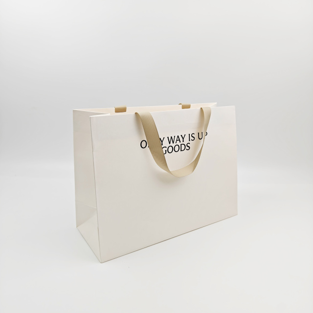 Black Foil Stamping Creative Cardboard Bags Custom Logo Hard Paper Shopping Bags
