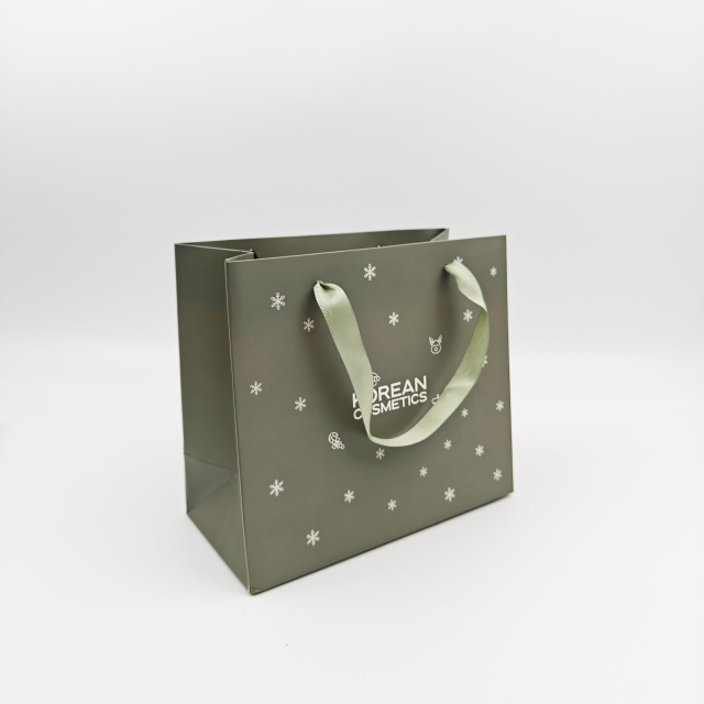 Custom Logo Luxury Green Paper Gift Bags Wholesale Packaging with Your Own Print for Clothing Small Business