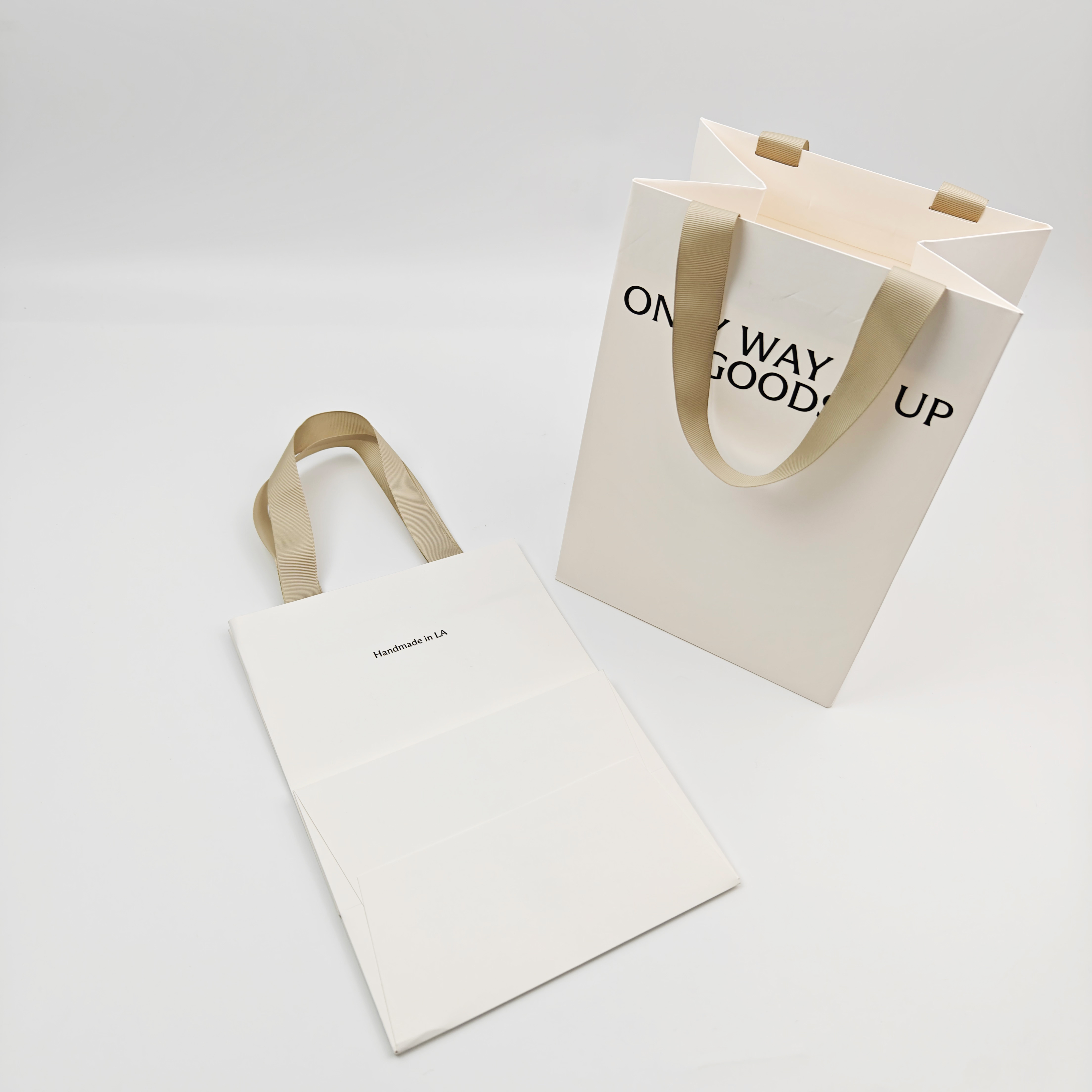 Custom Embossed Logo White Paper Gift Bags Eco-Friendly Premium Cardboard Wholesale Hot Selling Shopping Bags