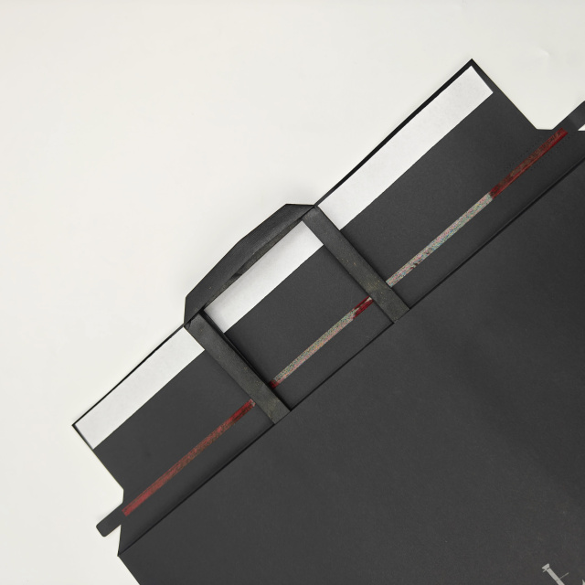 Black Luxury Envelope Paper Bags with UV Logo Eco-Friendly Wholesale Gift & Shopping Packaging Bag for Retail Use