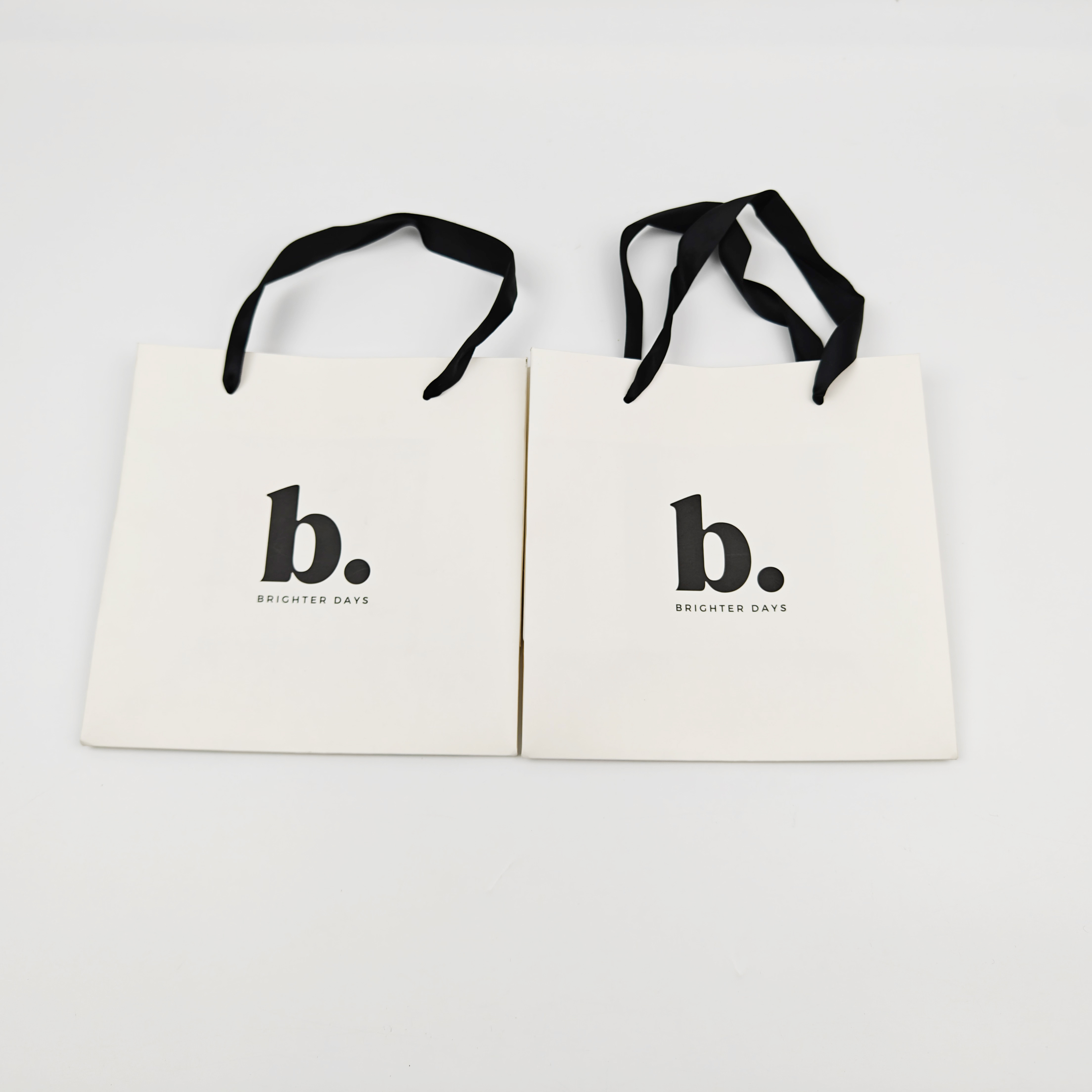 Luxury Custom Logo Paper Gift Bags Wholesale Paper Shopping Bags with Handles