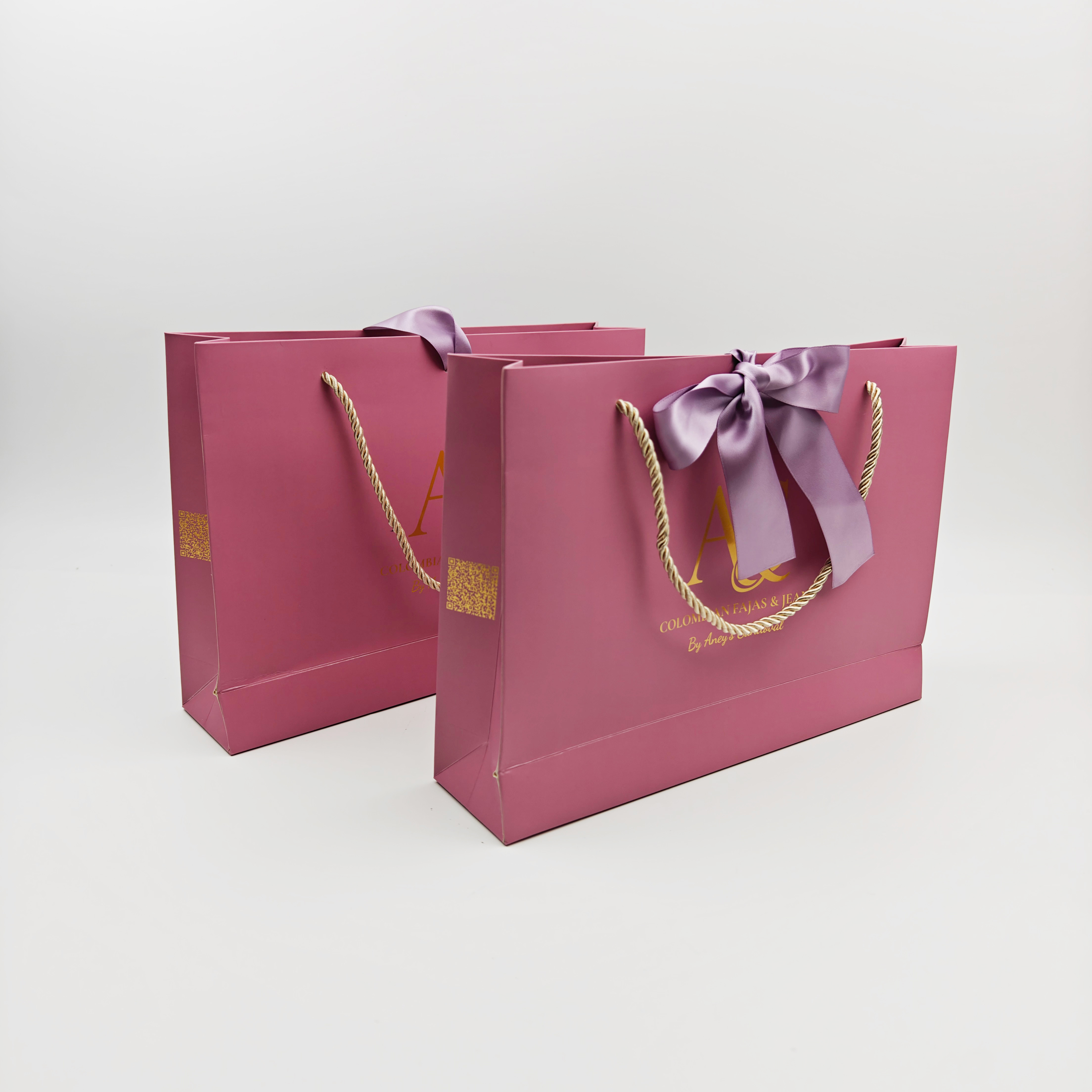 Custom Gold Foil Logo Shopping Bags Luxury Gift Packaging with Rope Handles for Clothing Retail