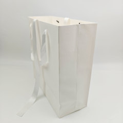 Custom White Kraft Luxury Gift Bags Eco-Friendly Retail Packaging Bag for Clothing & Apparel