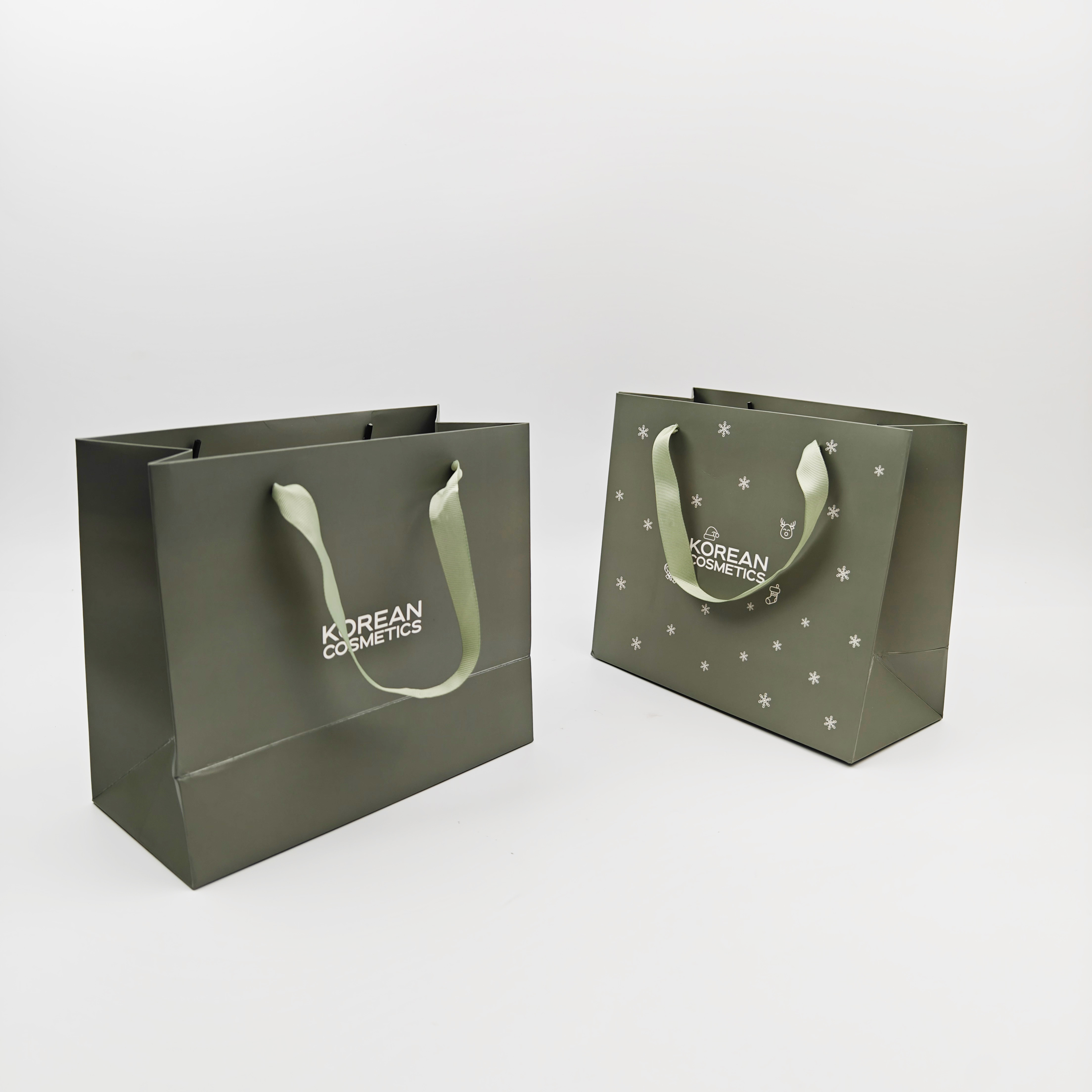 Custom Logo Luxury Green Paper Gift Bags Wholesale Packaging with Your Own Print for Clothing Small Business