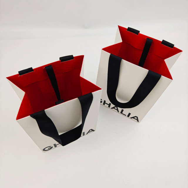 Customized UV Logo Luxury Paper Shopping Bags