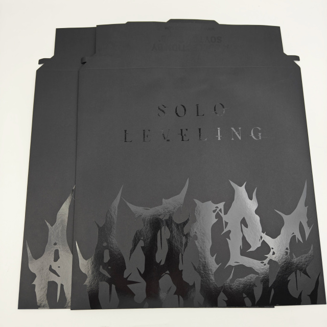 Black Luxury Envelope Paper Bags with UV Logo Eco-Friendly Wholesale Gift & Shopping Packaging Bag for Retail Use