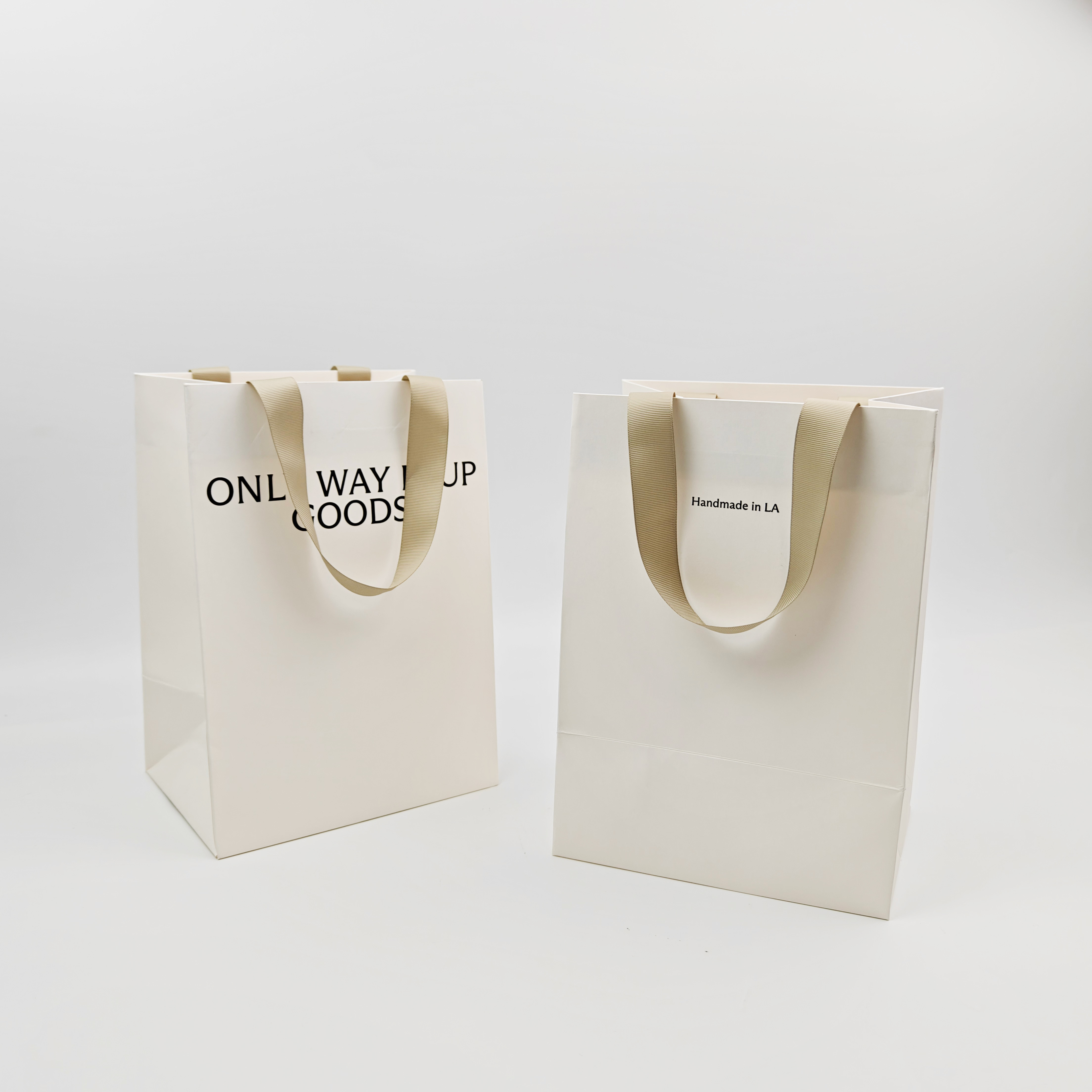 Custom Embossed Logo White Paper Gift Bags Eco-Friendly Premium Cardboard Wholesale Hot Selling Shopping Bags