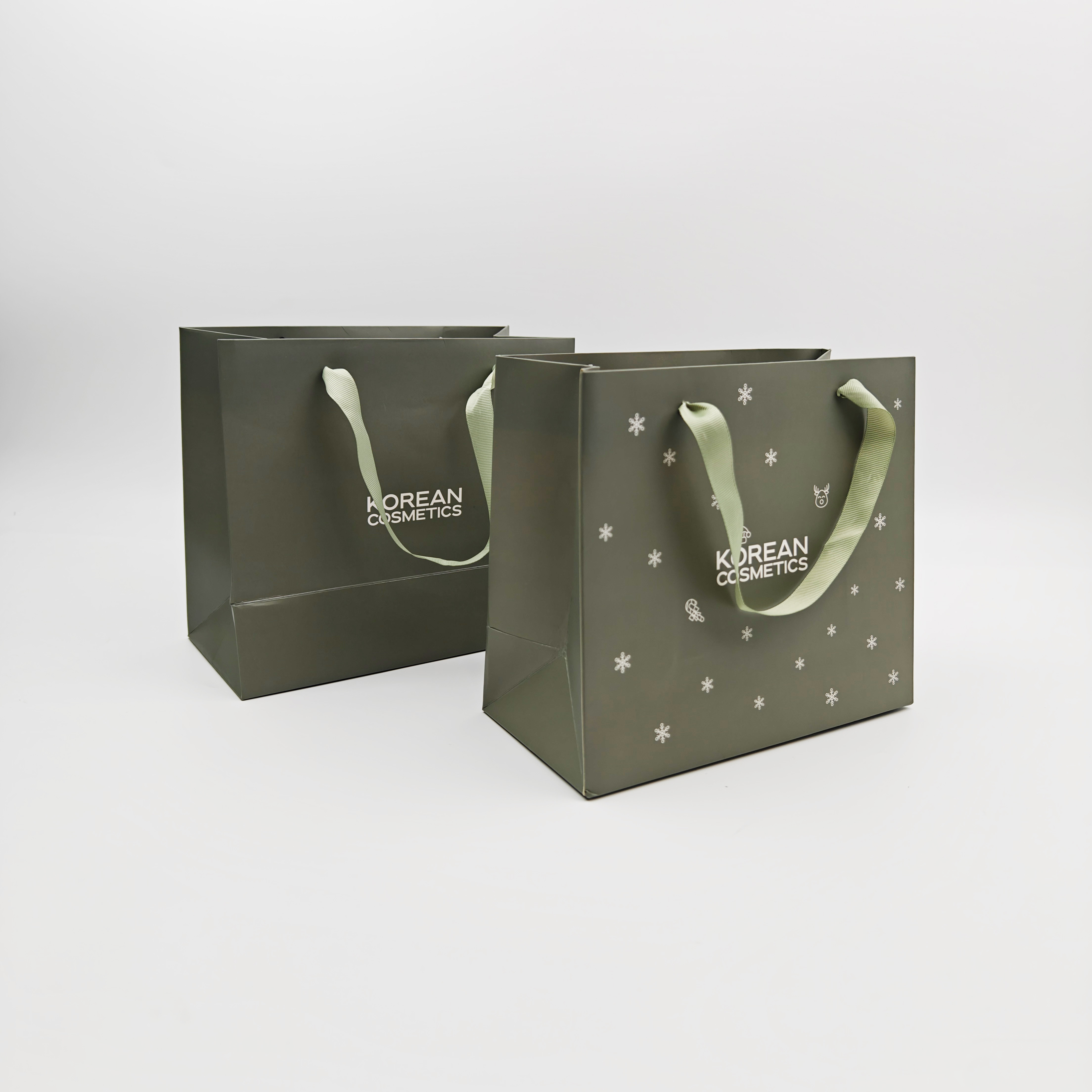 Custom Logo Luxury Green Paper Gift Bags Wholesale Packaging with Your Own Print for Clothing Small Business