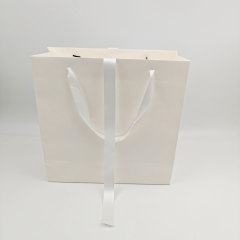 Custom White Kraft Luxury Gift Bags Eco-Friendly Retail Packaging Bag for Clothing & Apparel
