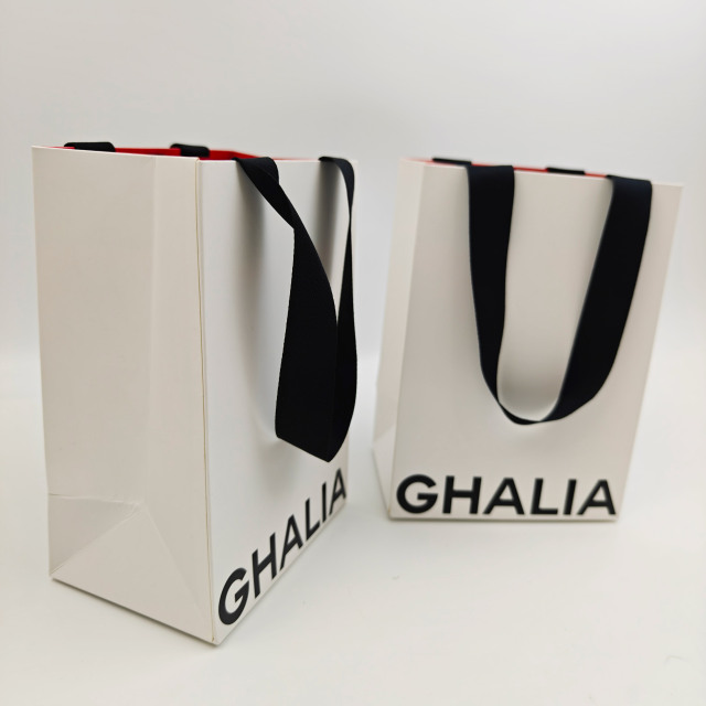 Customized UV Logo Luxury Paper Shopping Bags