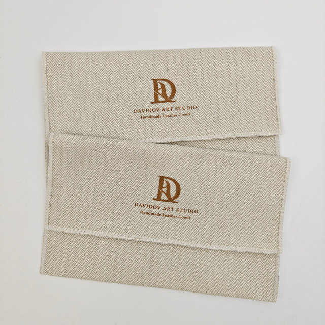 Velvet Envelope Flap Jewelry Pouch Premium Flap Closure Structure with Custom Logo Embossing for Watch & Makeup Gift Storage