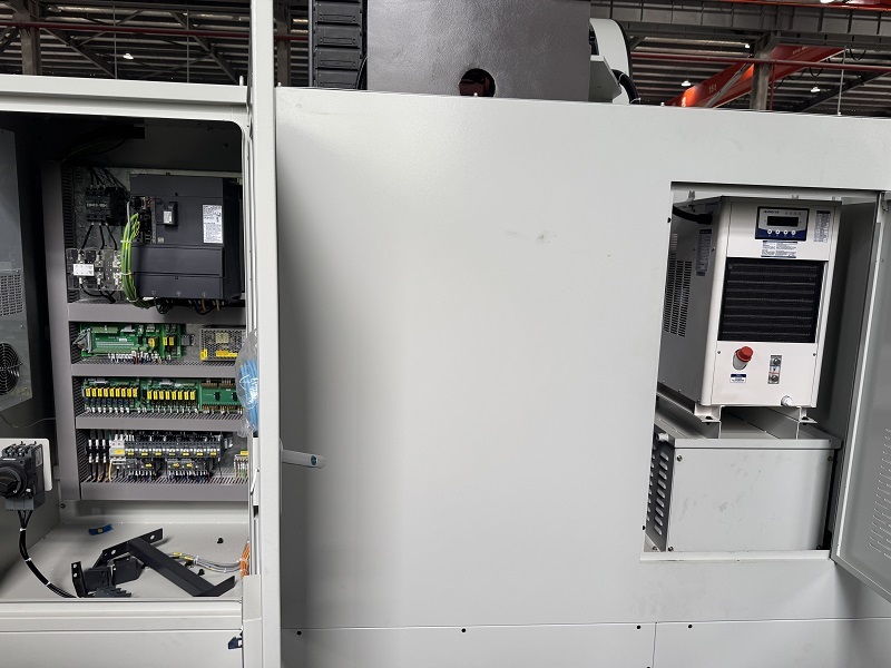VMC1370 Y Axis Four Linear Rail CNC Vertical Machining Center with Mitsubishi