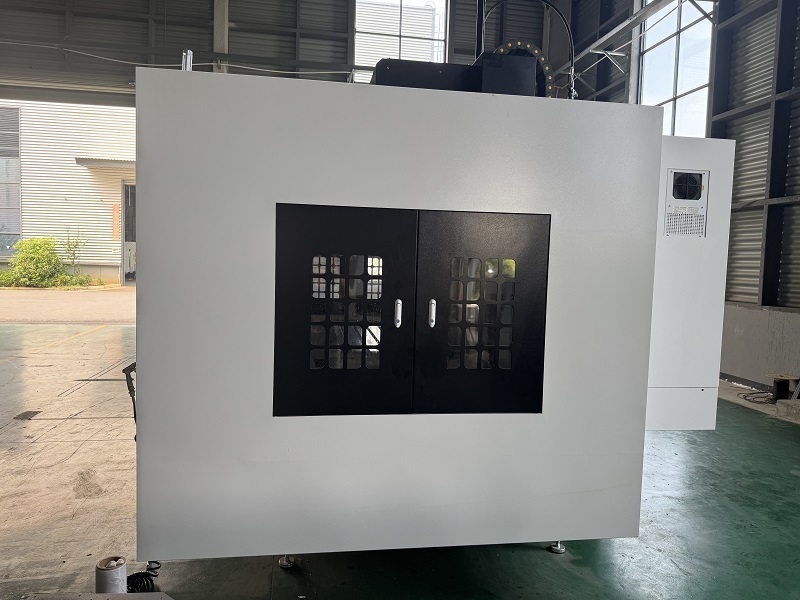 Factory Price 1580 CNC Vertical Milling Machine With Mitsubishi Small Precision CNC Machining Center Y Axis Four Linear Rail