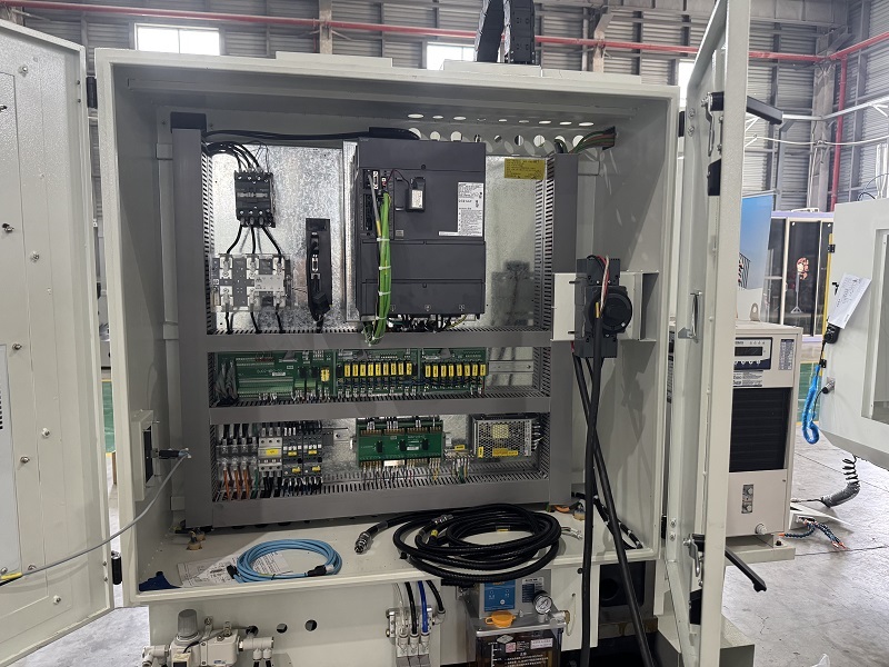 High Accuracy T600 CNC Vertical Drilling Tapping Center with Mitsubishi High Speed BT30 Spindle CNC Turning Machine
