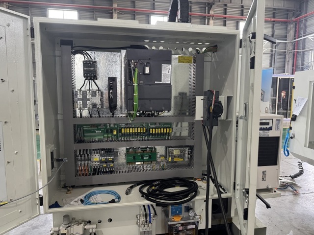 T600 BT30 CNC Drilling and Tapping Center with Syntec Control System