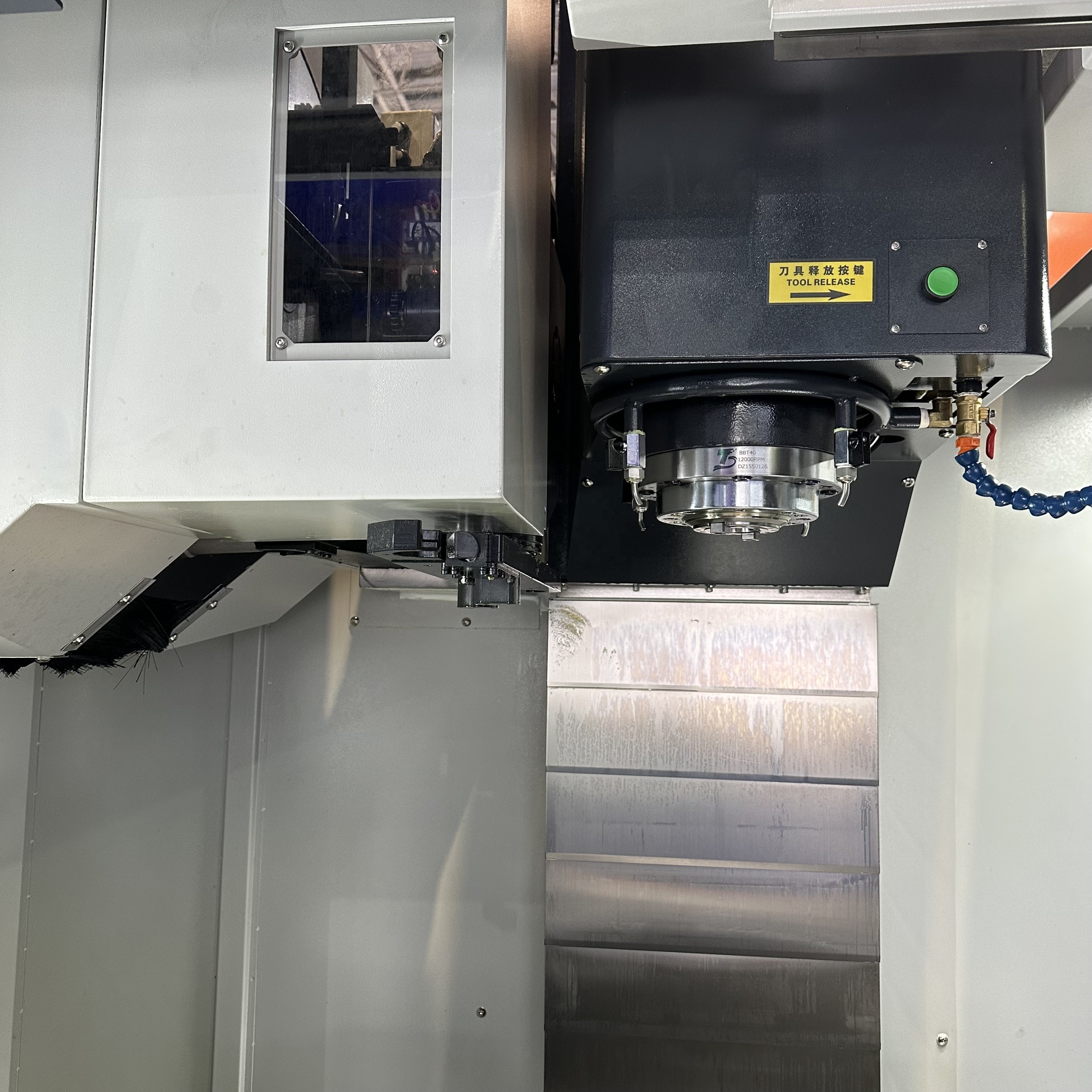 Vmc1160 High Precision CNC Machine Center 3/4/5 Axis Vertical Machining Center for Metal Cutting