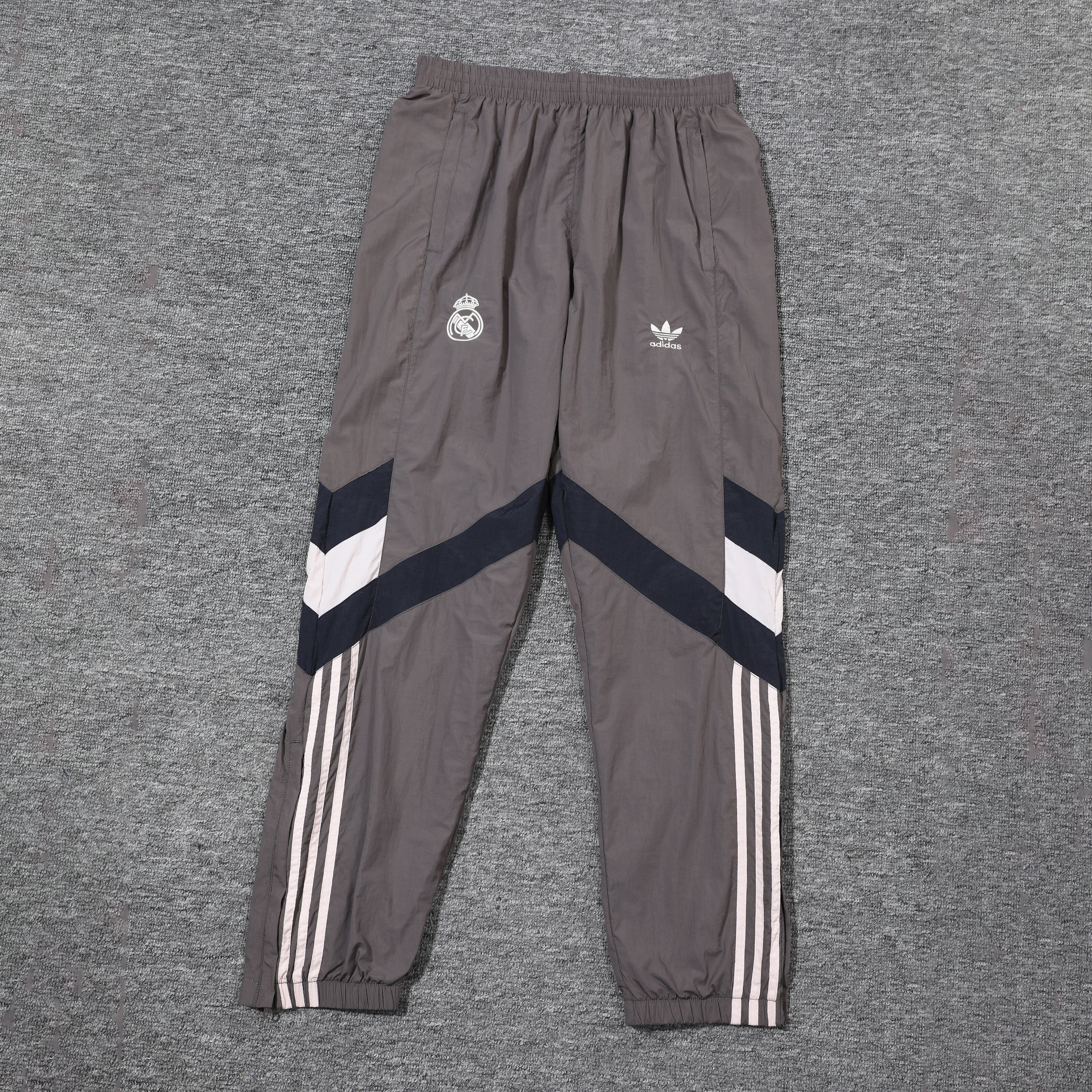 Real Madrid Windbreaker (Top+Pants) 2024/25