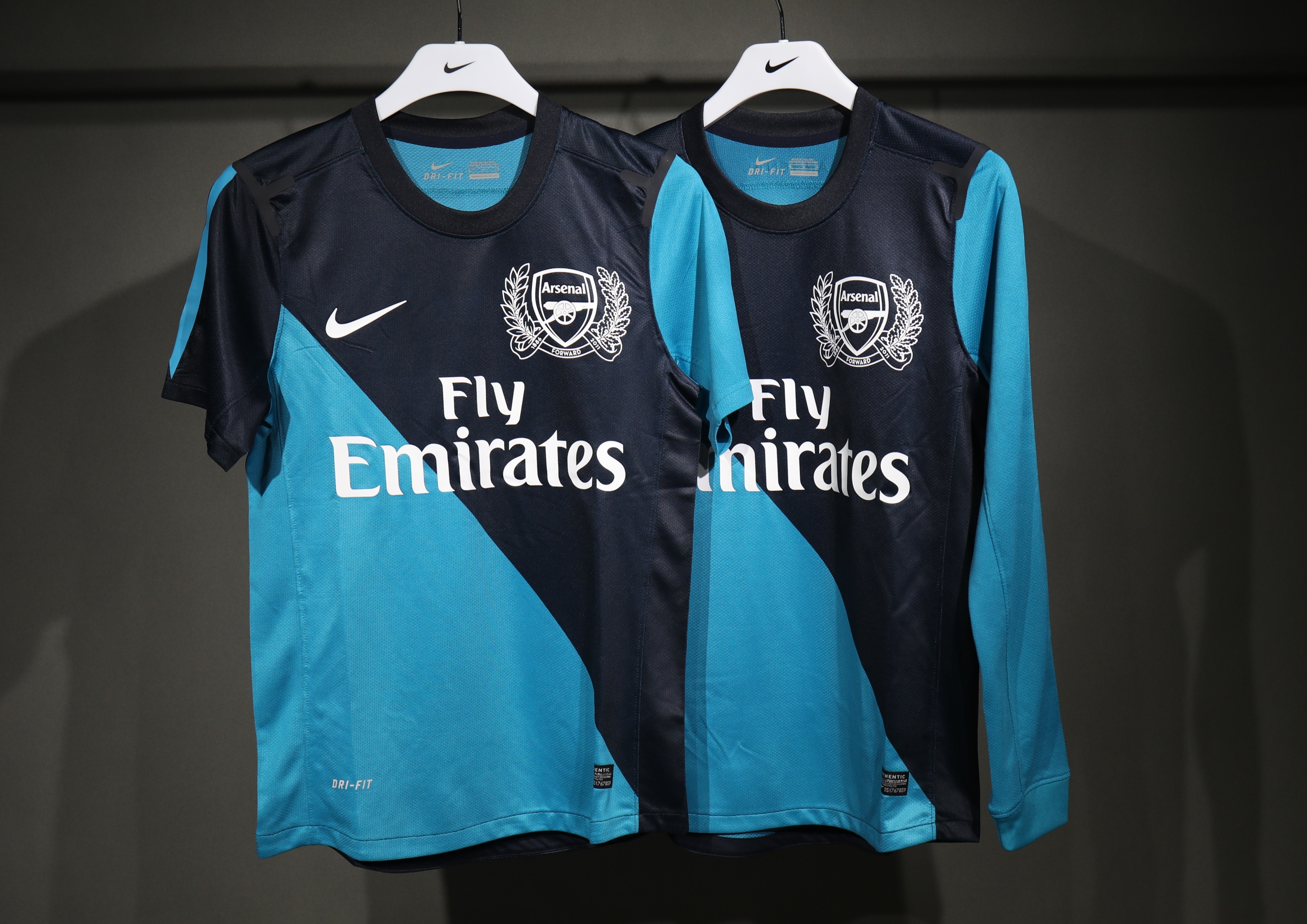 Arsenal Authentic Soccer Retro Jersey Away Long Sleeve Shirt 2011-12
