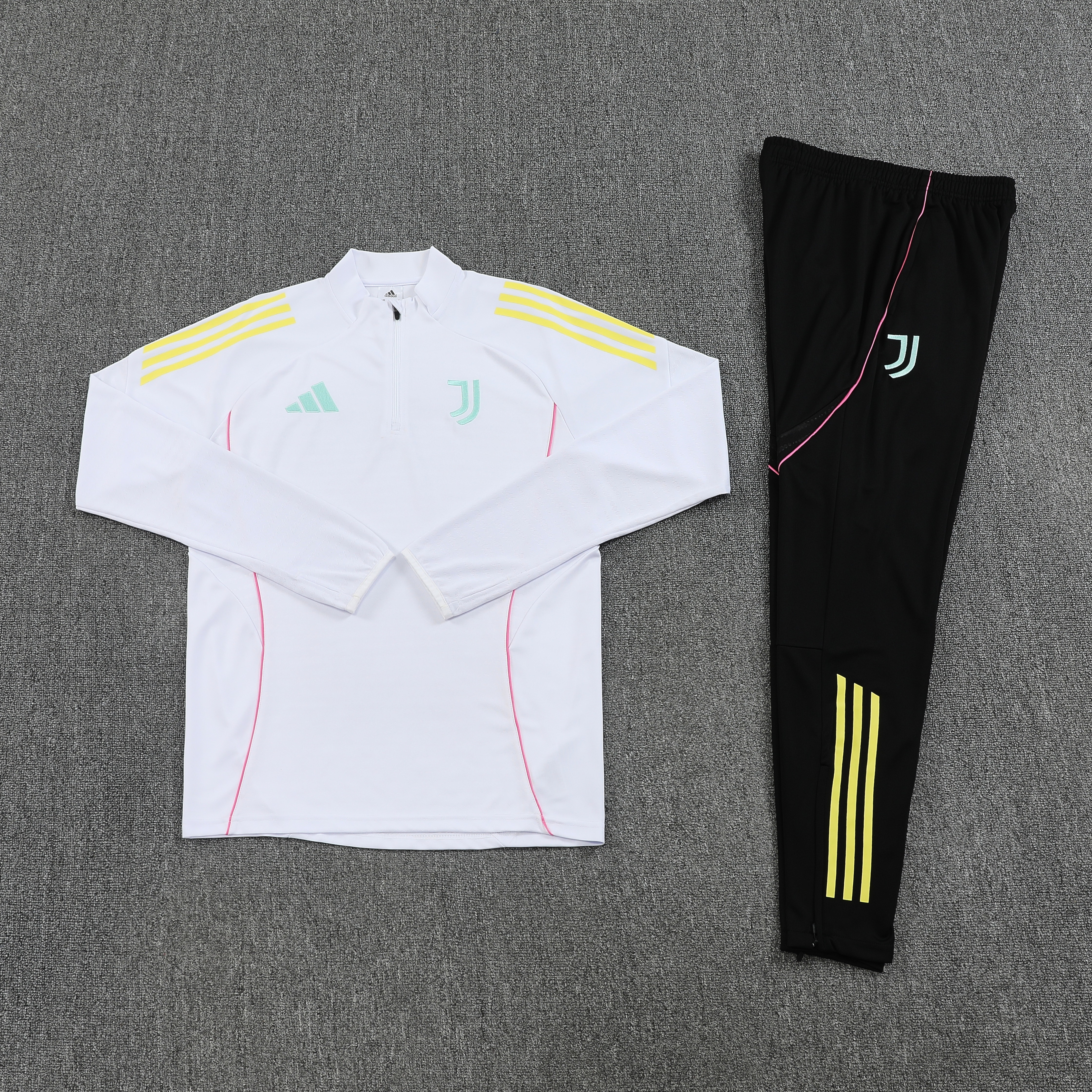 Juventus Authentic Training Kit (Sweatshirt+Pants) White 2025/26 - Player Version