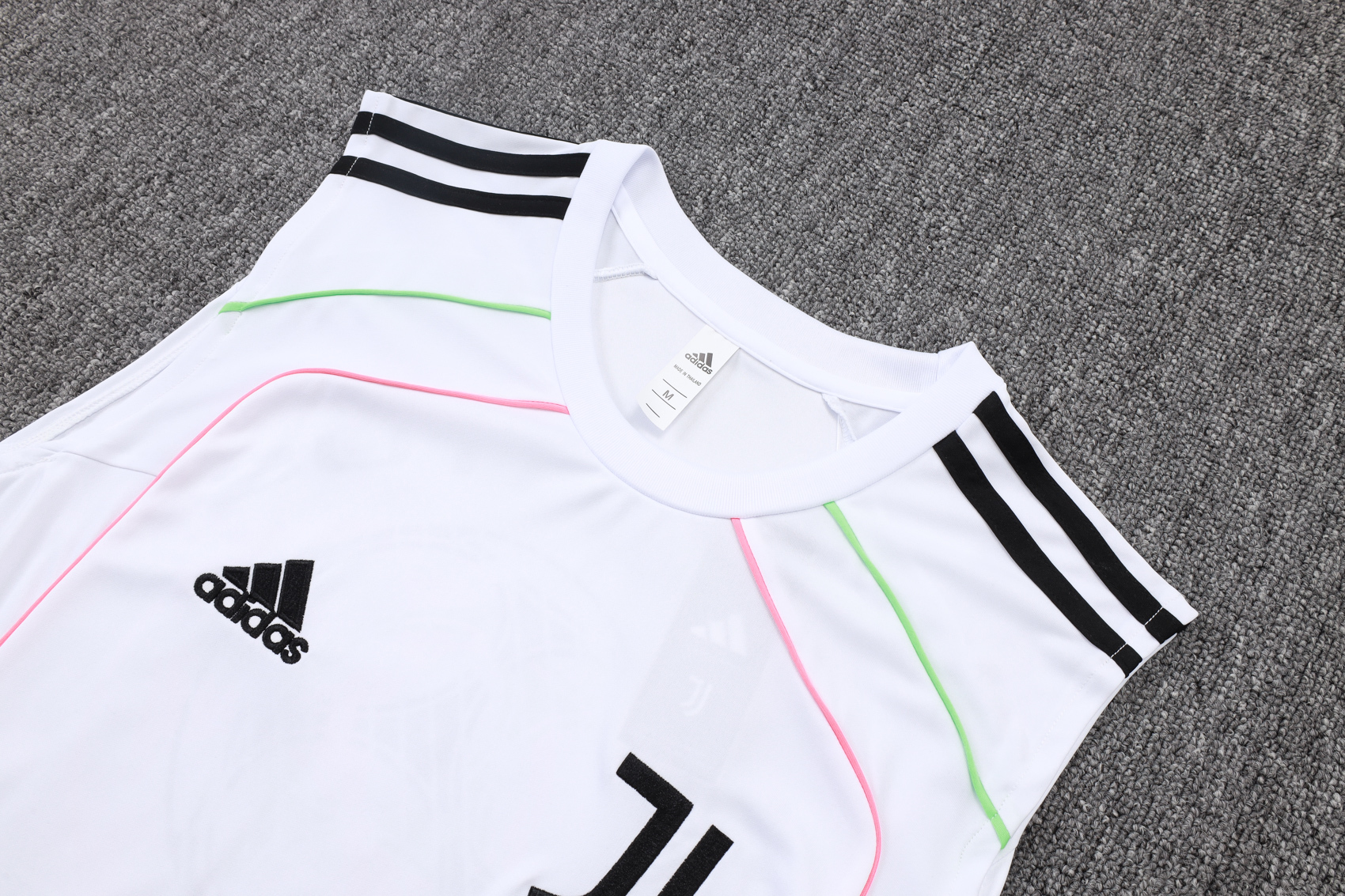 Juventus Sleeveless Training Kit White 2025/26