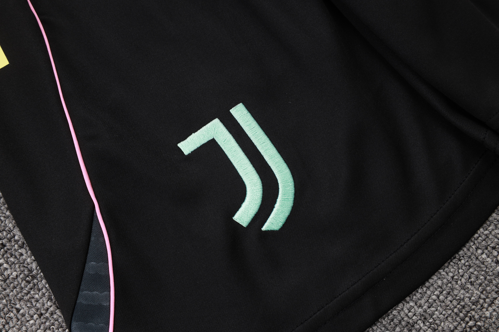 Juventus Sleeveless Training Kit White 2025/26