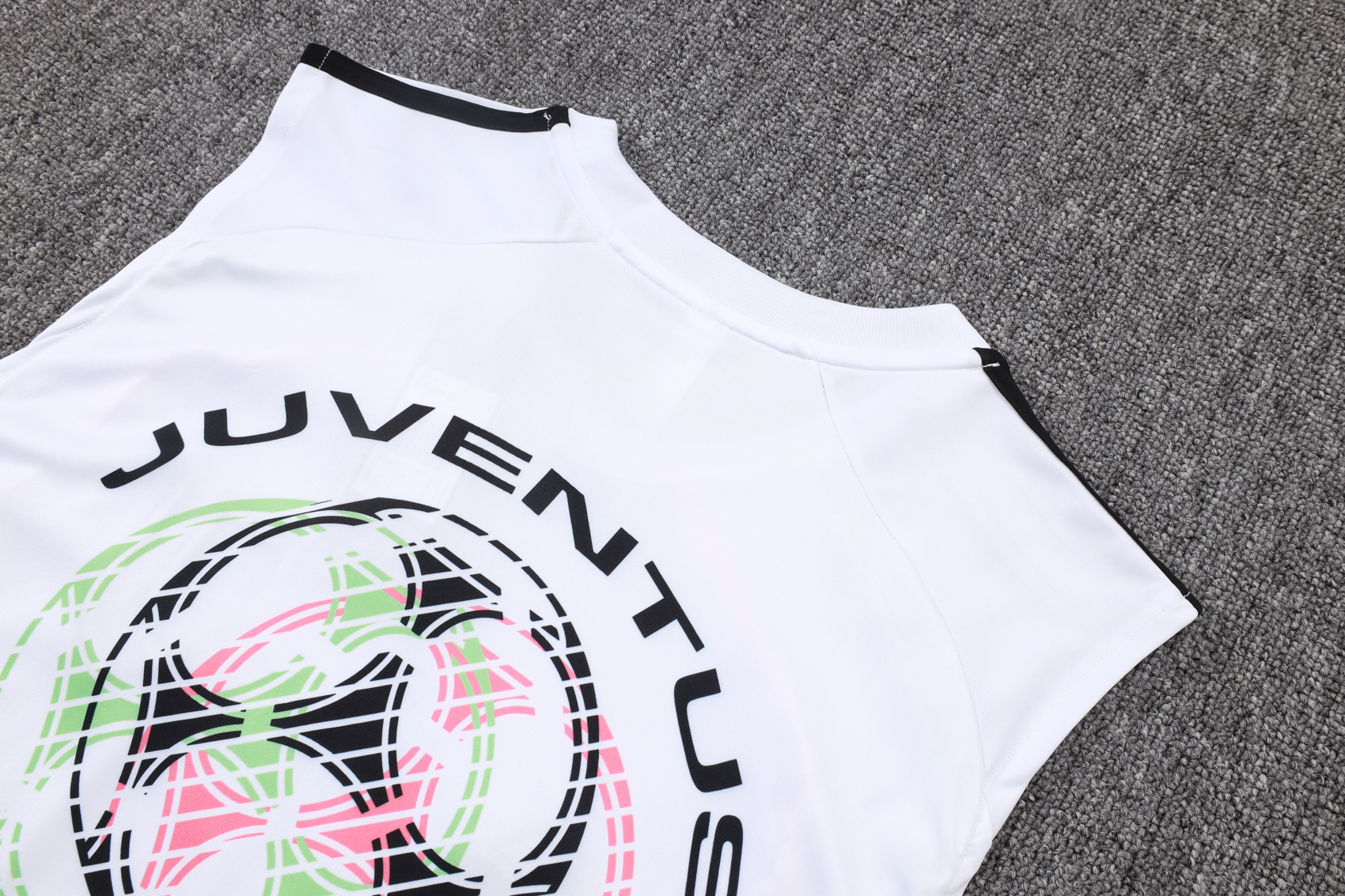 Juventus Sleeveless Training Kit White 2025/26