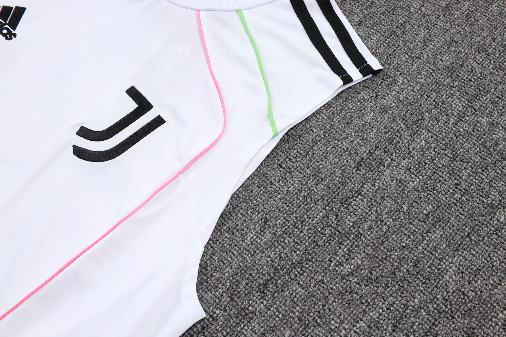Juventus Sleeveless Training Kit White 2025/26