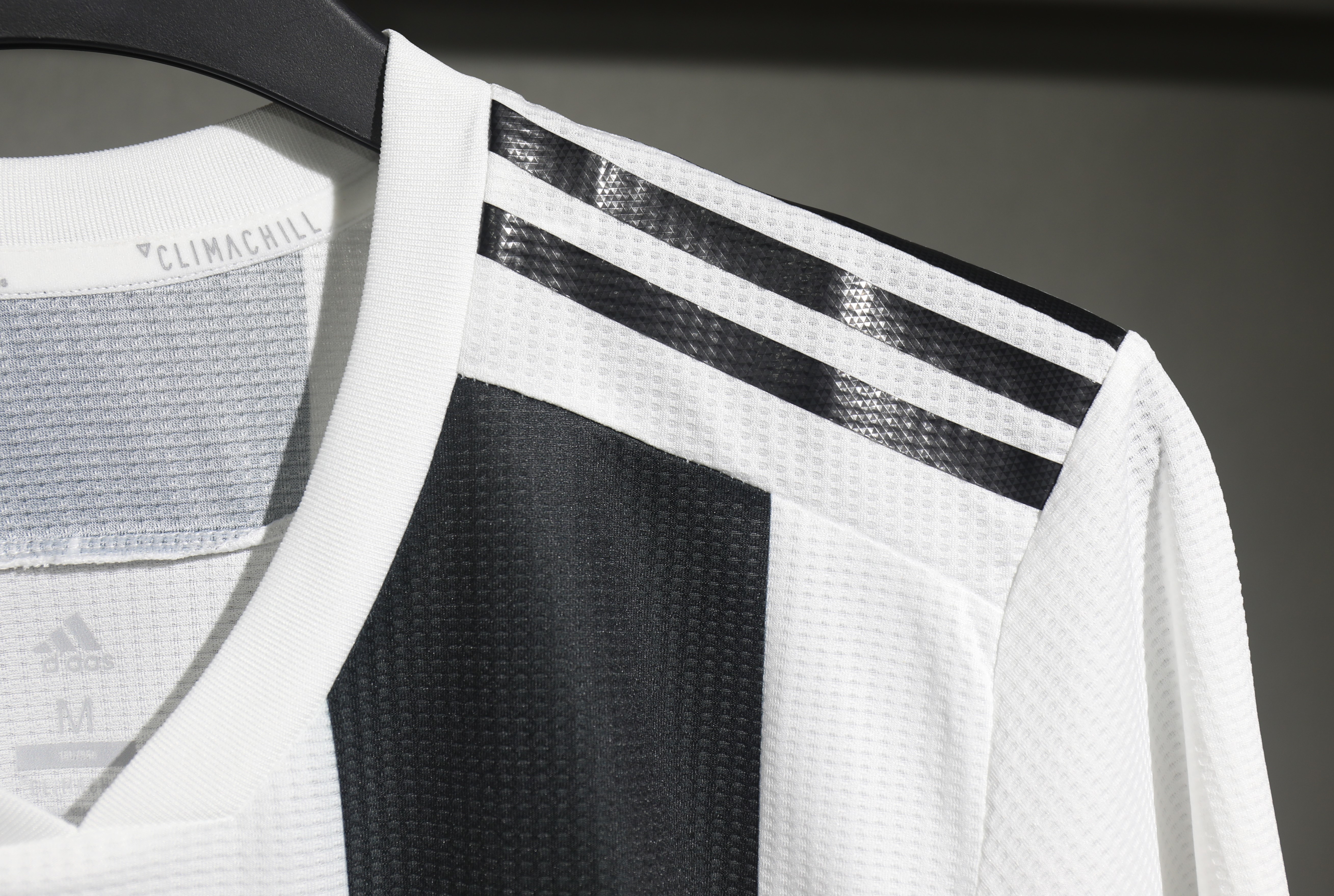 Juventus Retro Authentic Soccer Jersey Home Shirt 2018-19