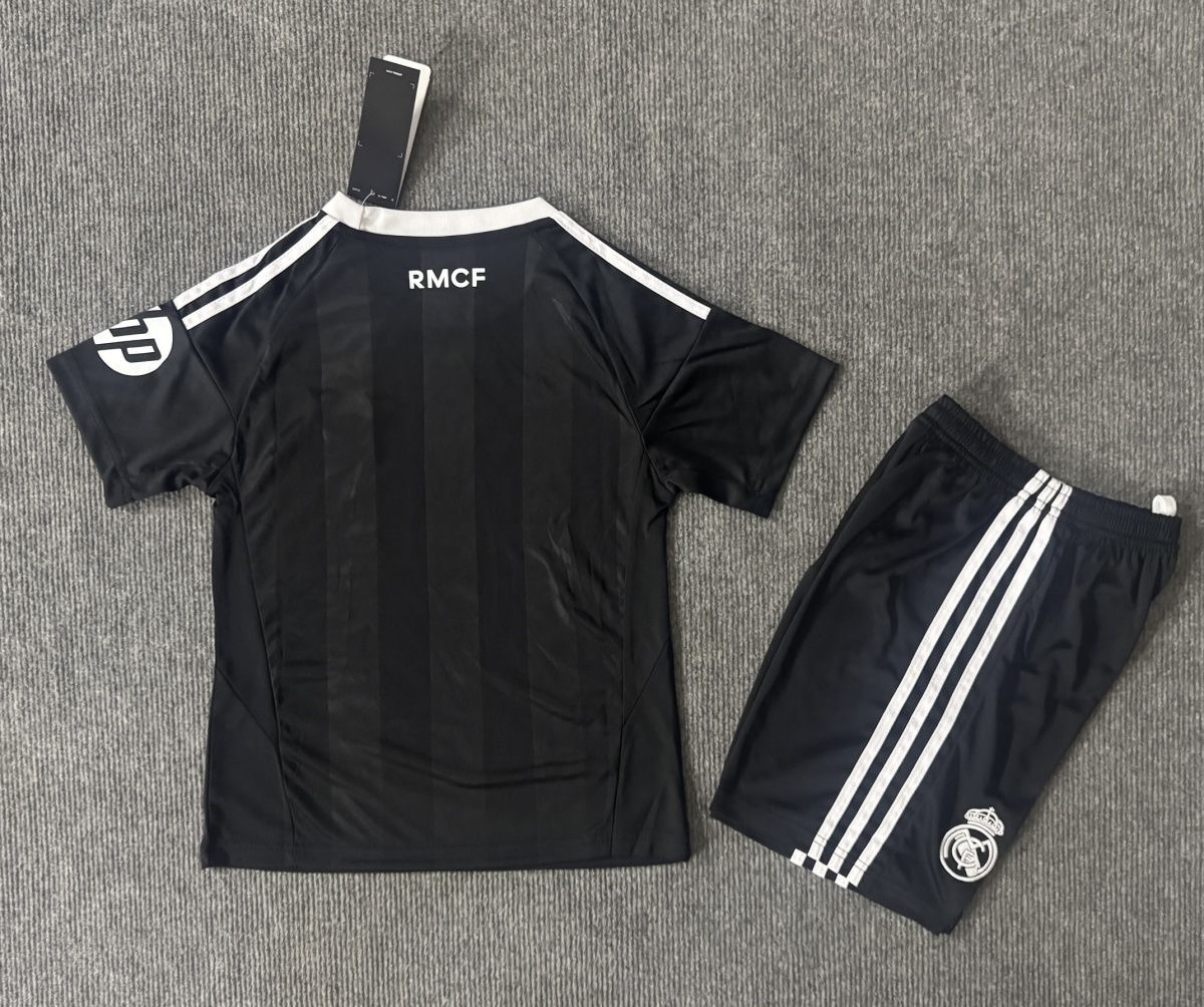 Real Madrid Soccer Jersey Black Goalkeeper Kids Kit Jersey+Shorts 2025/26