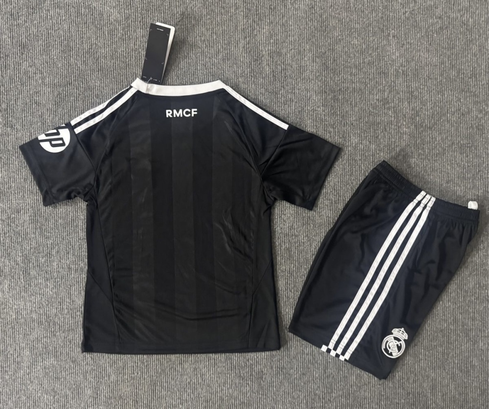 Real Madrid Soccer Jersey Black Goalkeeper Kids Kit Jersey+Shorts 2025/26