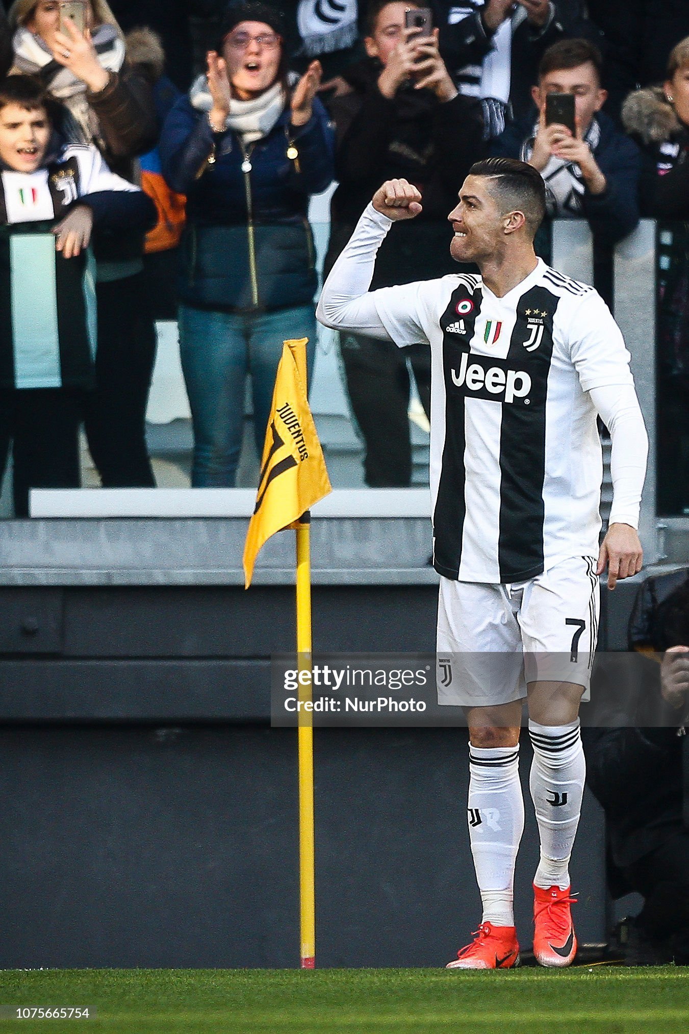 Juventus Retro Authentic Soccer Jersey Home Shirt 2018-19