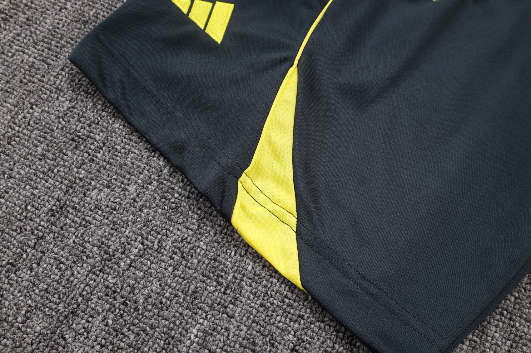 Real Madrid Sleeveless Training Kit Gray 2025/26