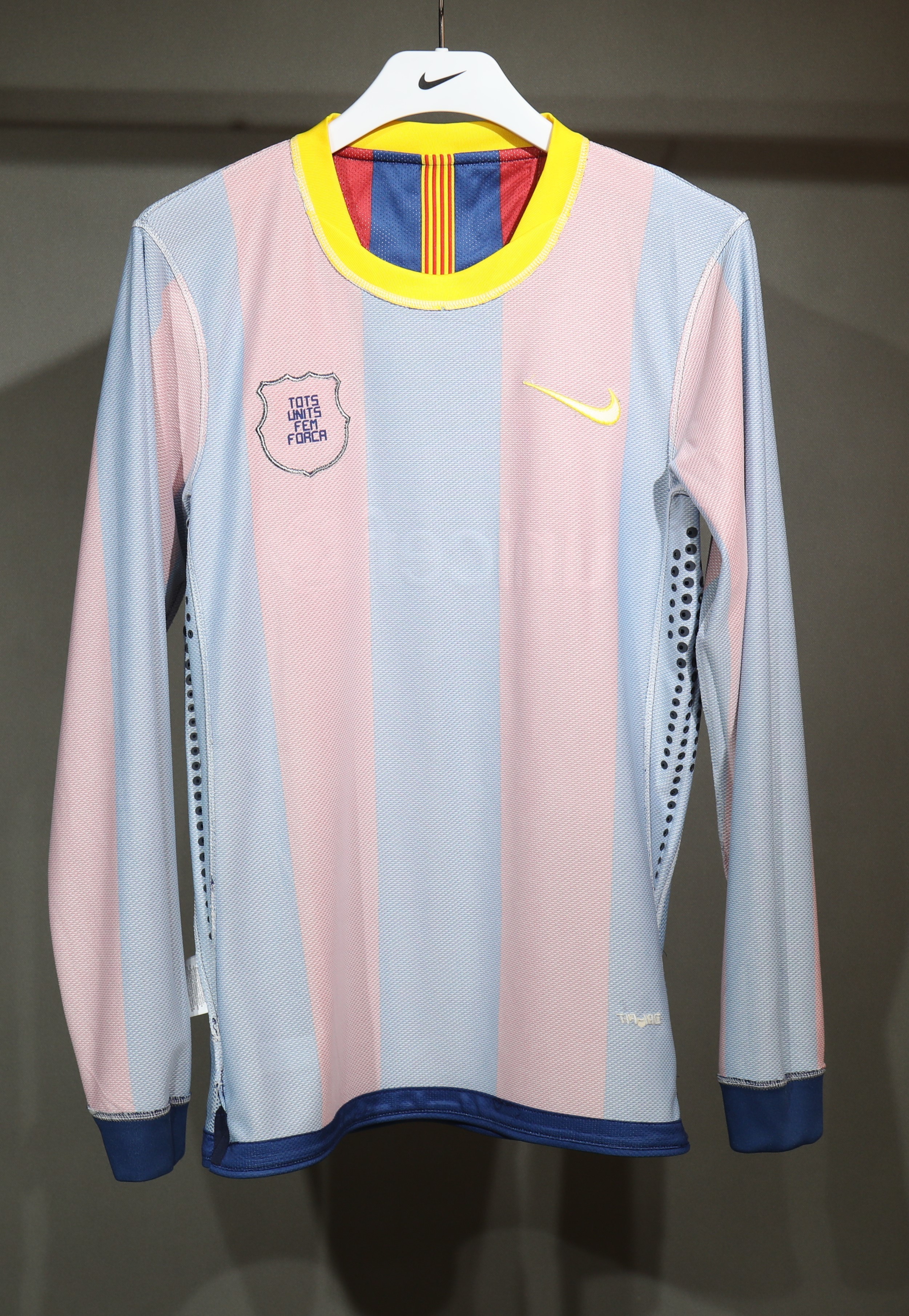 Authentic Barcelona Retro Jersey Home Long Sleeve Soccer Shirt 2010-11