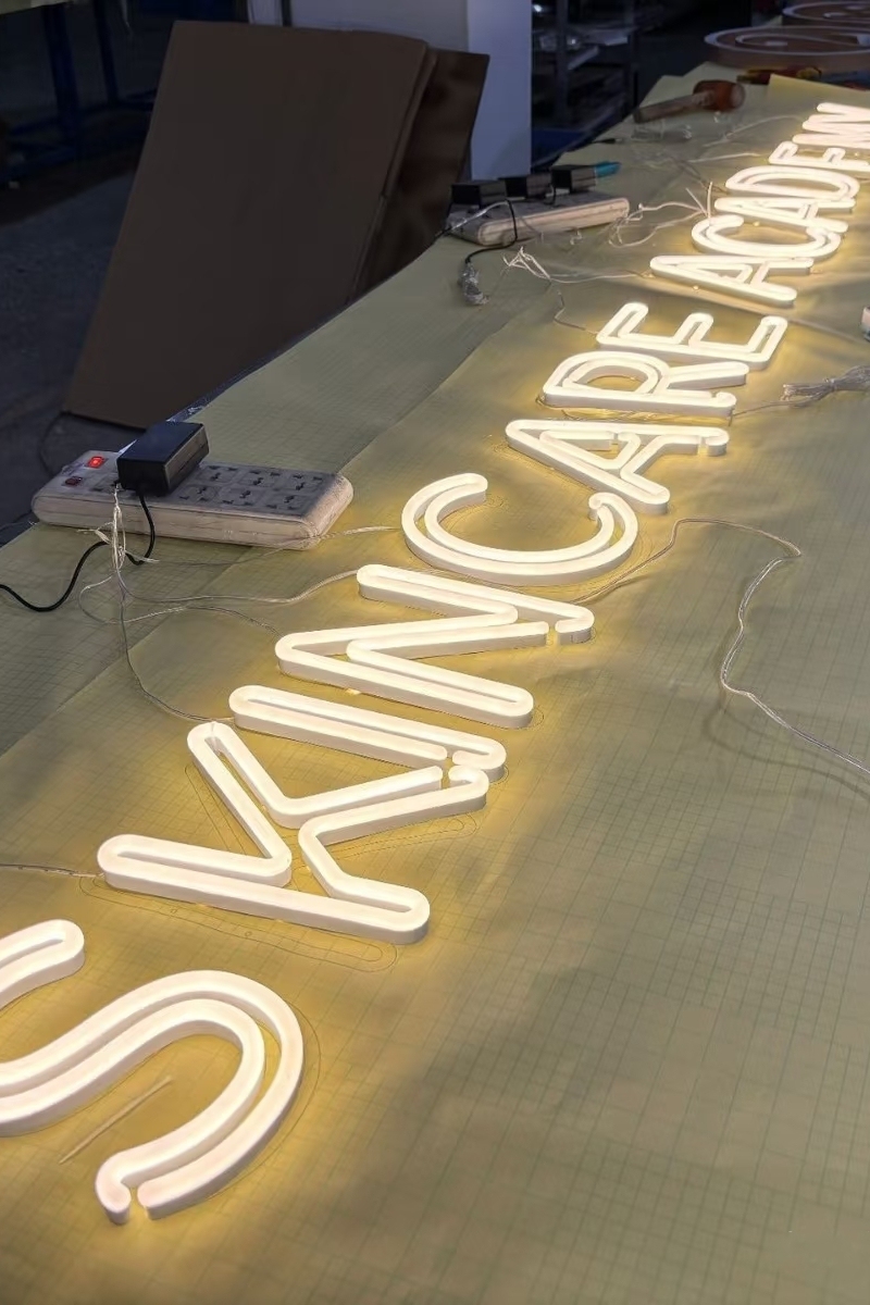 American-style neon signs- Neon Sign Maker & Personalized Signs