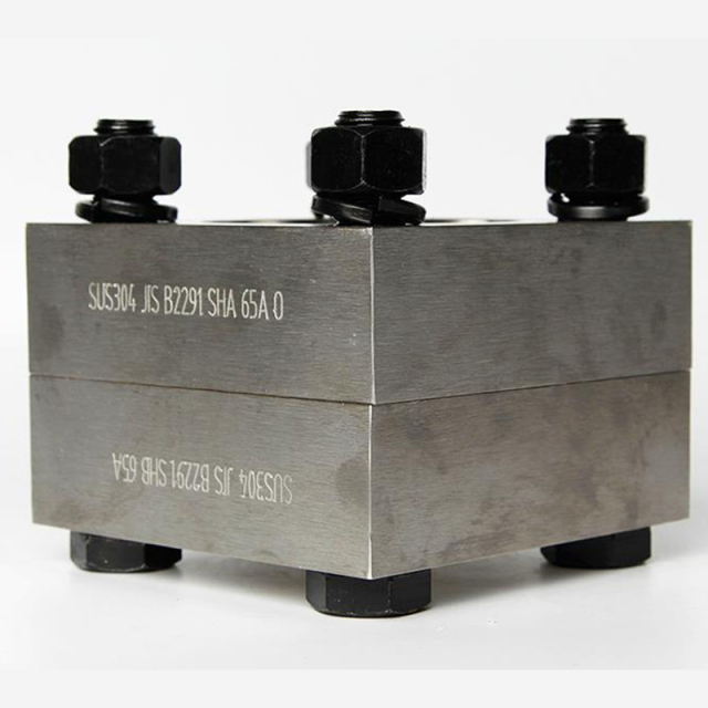 Производитель кованых фланцев квадратного сечения из углеродистой стали типа RF.