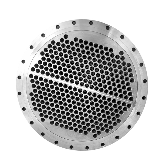 Трубная доска с глубокими отверстиями и точным расположением шага отверстий