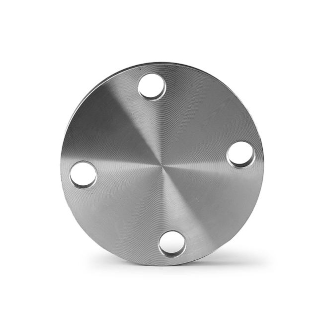 Kontrolle der Oberflächenbeschaffenheit von Blindflanschen mit erhöhter Dichtfläche und gezahnter Oberfläche