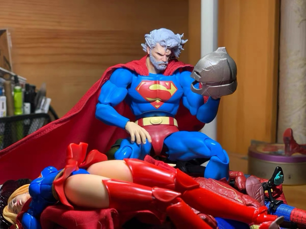 【Pre-order】1/12 DC Superman with long hair and a beard Head Sculpture