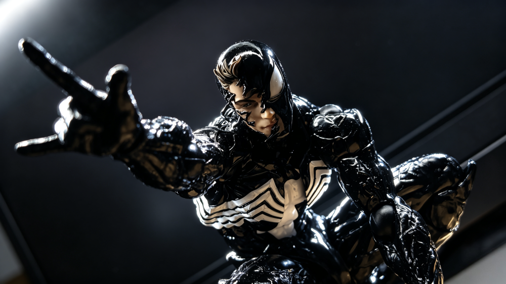 【Pre-order】1/12 Kaiyodo Venom Symbiote Attached Half-Face Head Sculpture Peter Parker