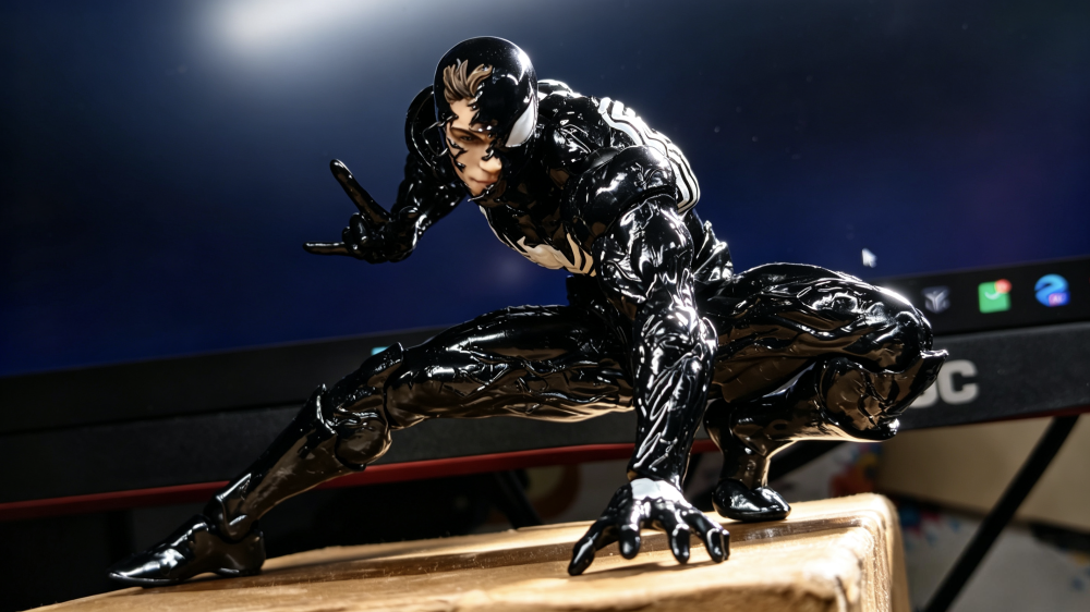 【Pre-order】1/12 Kaiyodo Venom Symbiote Attached Half-Face Head Sculpture Peter Parker