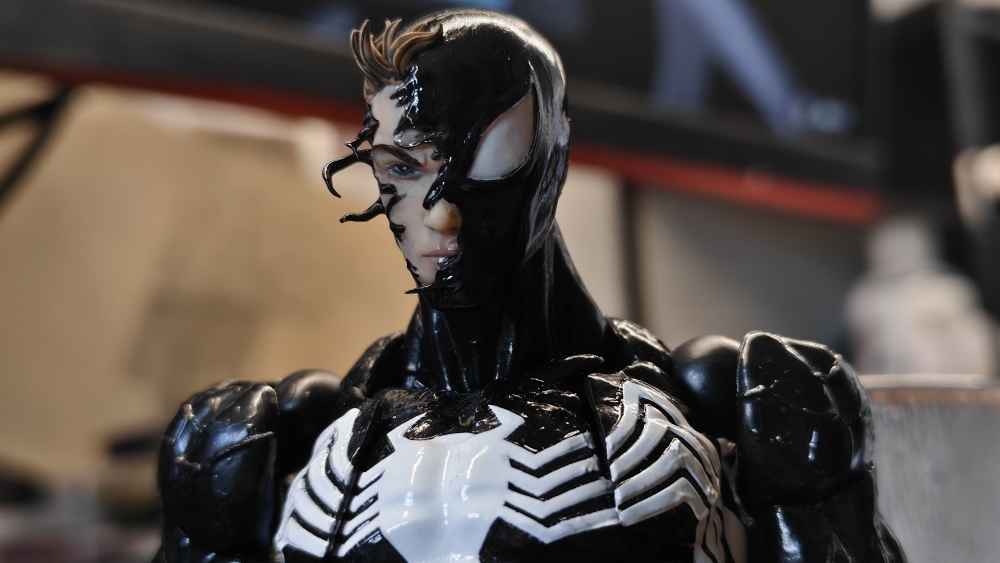 【Pre-order】1/12 Kaiyodo Venom Symbiote Attached Half-Face Head Sculpture Peter Parker