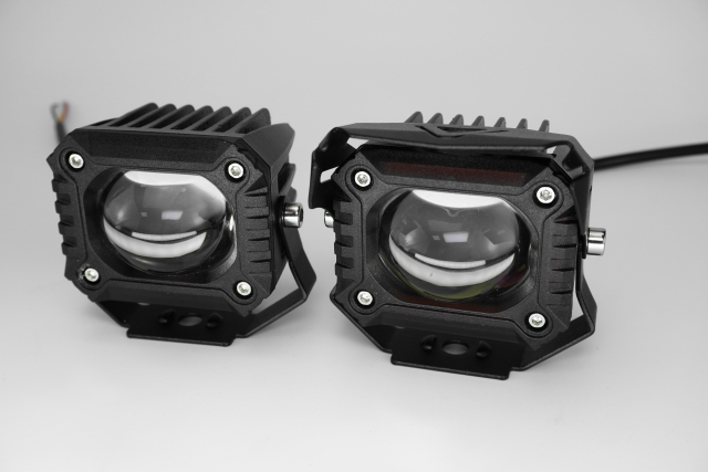 مصباح كشاف LED خارجي بعدسة عرض ضوئية للدراجات النارية والسيارات