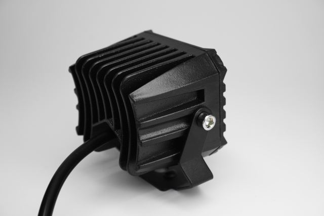 مصباح كشاف LED خارجي بعدسة عرض ضوئية للدراجات النارية والسيارات