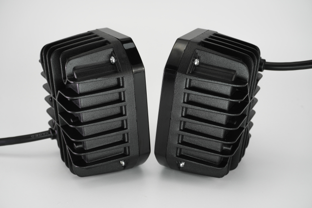 مصباح كشاف LED خارجي بعدسة عرض ضوئية للدراجات النارية والسيارات