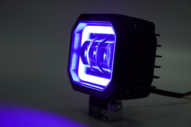 مصباح كشاف LED خارجي بعدسة عرض ضوئية للدراجات النارية والسيارات